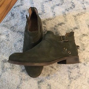 Skechers ankle boots in olive green